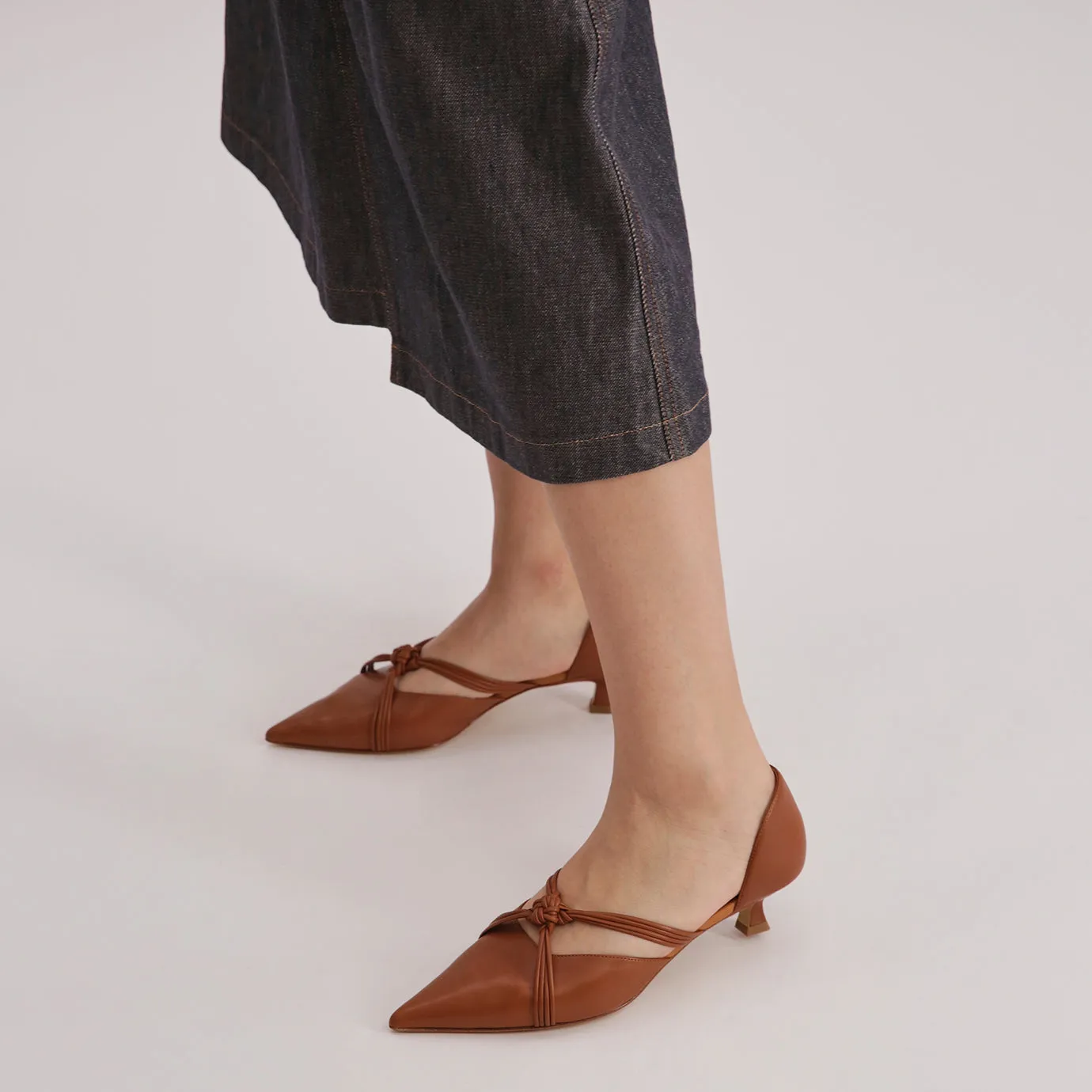 Beracamy Cross-Knotted Pointy Kitten Heel - Caramel 